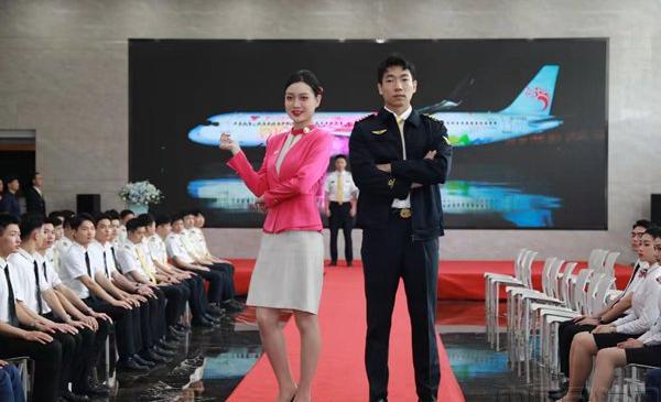 长龙航空第二代飞行员新制服发布
